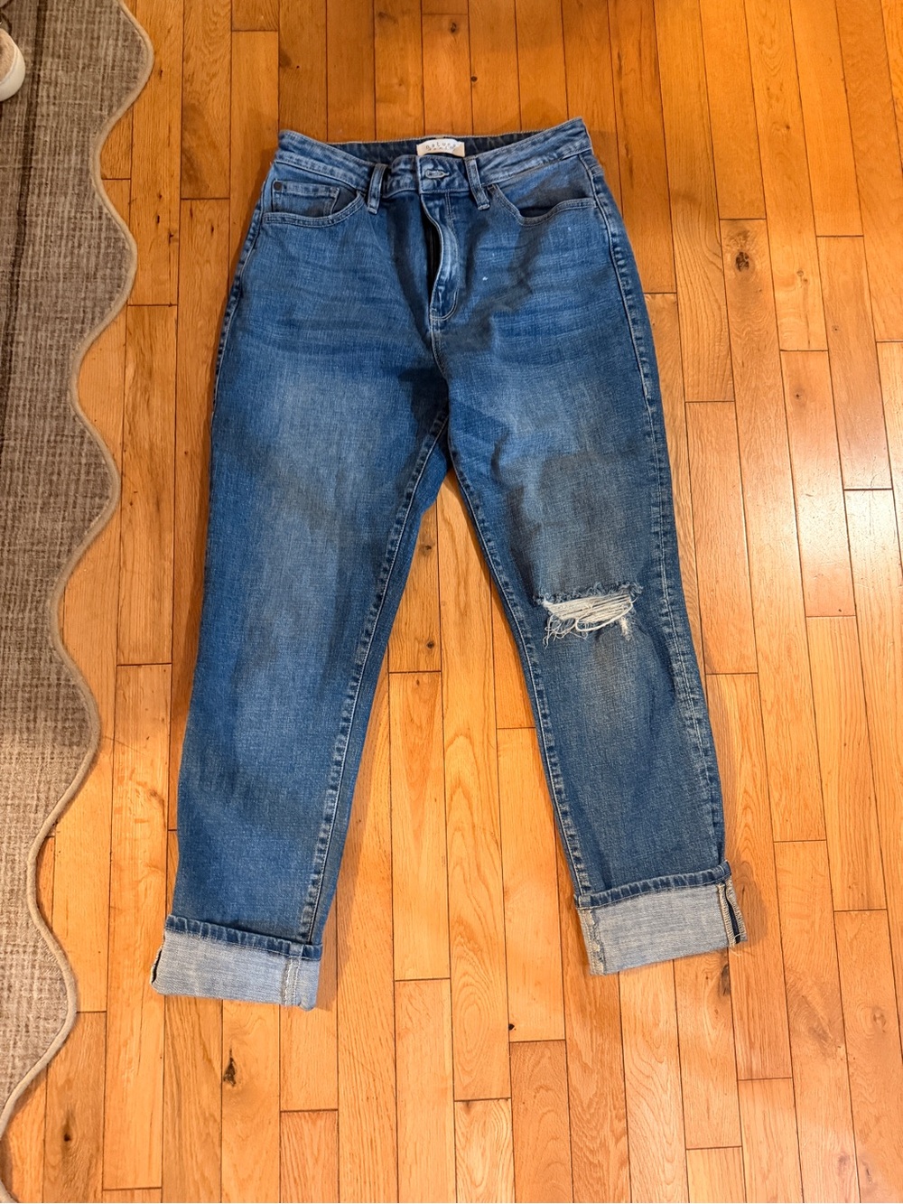 Relaxed Boyfriend Jeans with Distressed Knee in Blue
